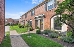 158 Jamestown Ct, PA 15216