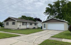 8 S ST JOSEPHS Lane, FOND DU LAC, WI 54935-3037