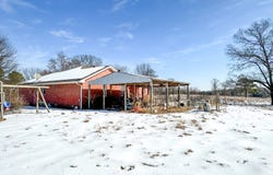 94 Copperhead Rd, Cave City, AR 72521