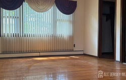 212 Middlesex Avenue, Iselin, NJ 08830