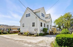 8 58th St, Newburyport, MA 01950