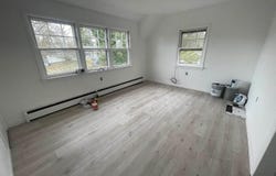 27 E Pierson Ave, Somers Point, NJ 08244