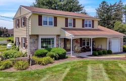 394 N. Railroad Ave, New Holland, PA 17557