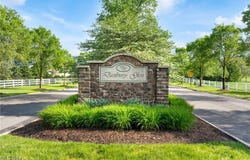 574 Byberry Drive NE, Hartville, OH 44632