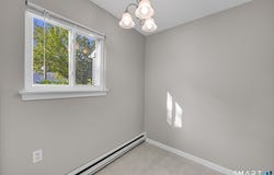 10 Knoll Lane, Simsbury, CT 06089