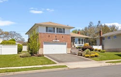 21 Felice Lane, Plainview, NY 11803