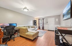 31 CARRIAGE KNOLL COURT, LANGHORNE, PA 19047