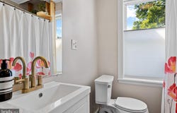 238 E KING STREET, STRASBURG, VA 22657