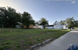 2221 S 9th Street, St Joseph, MO 64503