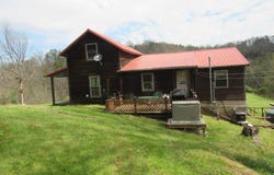 741  Beckner Ln, Petroleum, WV 26180