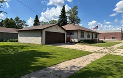 401 Central Ave, New Rockford, ND 58356
