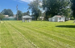 904 Stewart St, Carmi, IL 62821