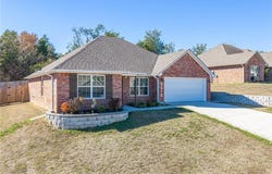 2212 Lisa LN, Van Buren, AR 72956