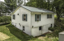 22 Conifer Ln, Lexington, VA 24450