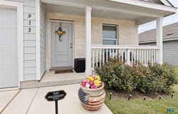 913 Riviera Court, Seguin, TX 78155