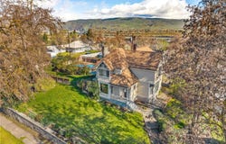 217 W 8TH St, TheDalles, OR 97058