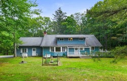 118 Deweys Drive, Dingmans Ferry, PA 18328