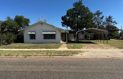 316 W Houston Street, Floydada, TX 79235
