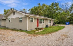 2224 N Clifton Avenue, Springfield, MO 65803