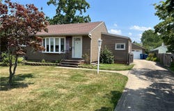 5077 Chestnut Hill Drive, Willoughby, OH 44094