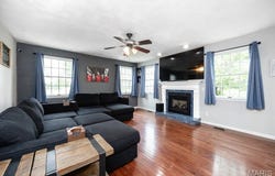 5148 Live Oak Drive, Smithton, IL 62285