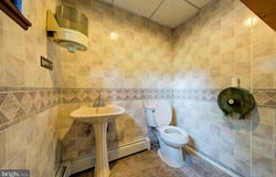 2165 STATE STREET, ALBURTIS, PA 18011
