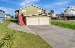 105 Copano Cove Road, Rockport, TX 78382