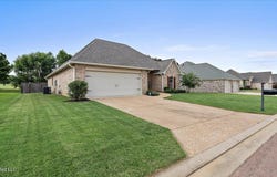 217 Clubview Circle, Pearl, MS 39208