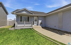 908 Miah St, Harrisburg, SD 57032