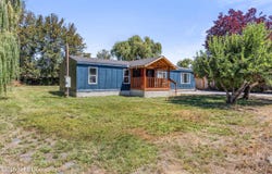 711 Pence Rd, Yakima, WA 98908