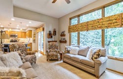 8006 Dellwood Drive, Urbandale, IA 50322