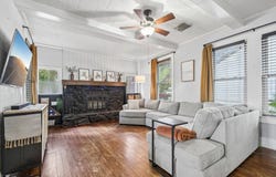 802 Hudgins St, Smithville, TX 78957