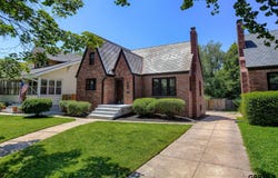 908 S 38th Avenue, Omaha, NE 68105