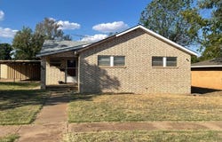 902 E 16th St, Colorado City, TX 79512