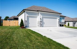 2625 SW Summer Creek Place, Blue Springs, MO 64015