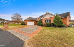 1811 Jordans Creek Way, Sevierville, TN 37876