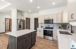 5609 S Spirea Ave, Sioux Falls, SD 57108