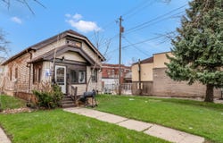 2320 N 47th St, Milwaukee, WI 53210