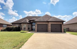 113 Cottonwood Dr, Muscle Shoals, AL 35661