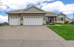 542 Rolling Hills Dr, Tiffin, IA 52340