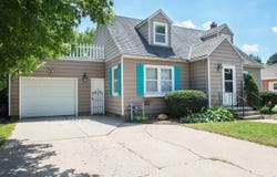 120 SE 7th Ave, Waverly, IA 50677