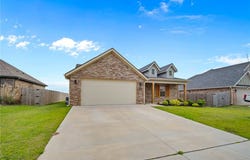 726 Hickory Meadows Avenue, Tontitown, AR 72762