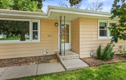 936 OAKLAND Avenue, OAKLAND, IA 51560