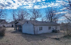 1219 W Kansas Ave, Arkansas City, KS 67005