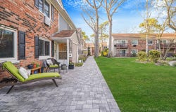 40 W 4th St, Patchogue, NY 11772