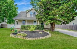 41 Oak Street, Islip, NY 11751