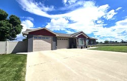 909 E 4th St, Miller, SD 57362