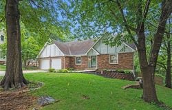 2108 SW Regency Court, Blue Springs, MO 64015
