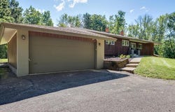 3 Squirrel Lane, North Oaks, MN 55127