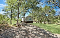 113 Valley LN, Smithville, TX 78957
